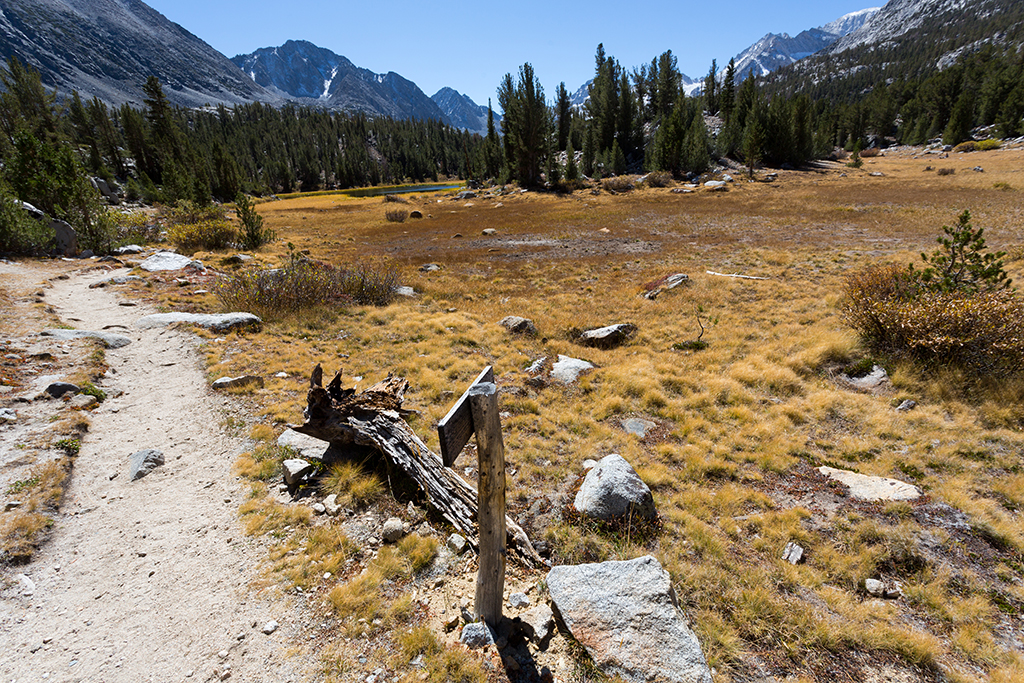 10-01 - 04.jpg - Little Lakes Valley